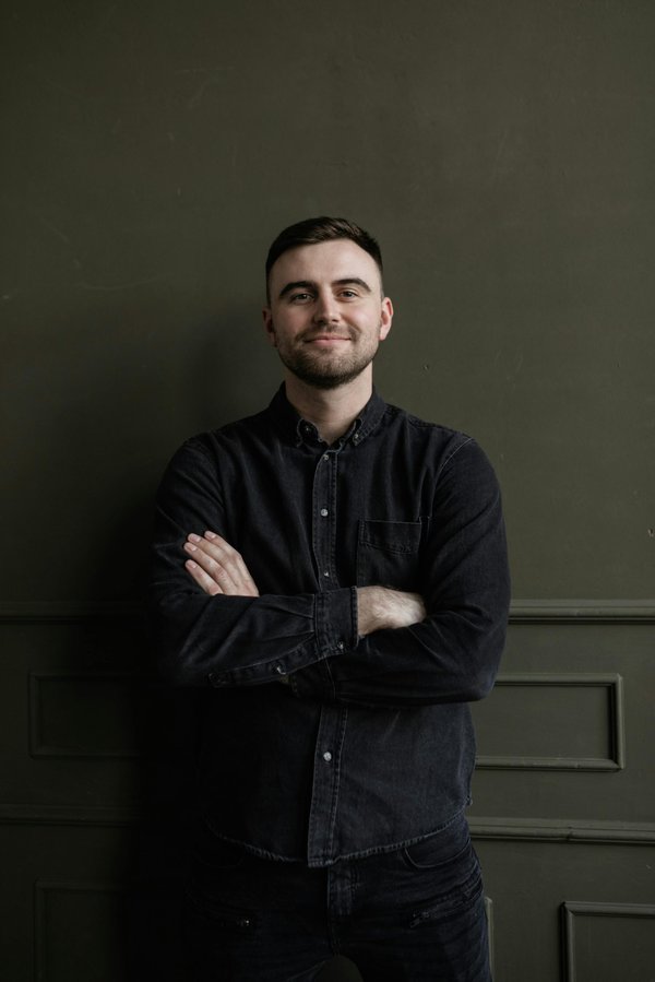 Comment adopter la chemise noire homme pour chaque occasion